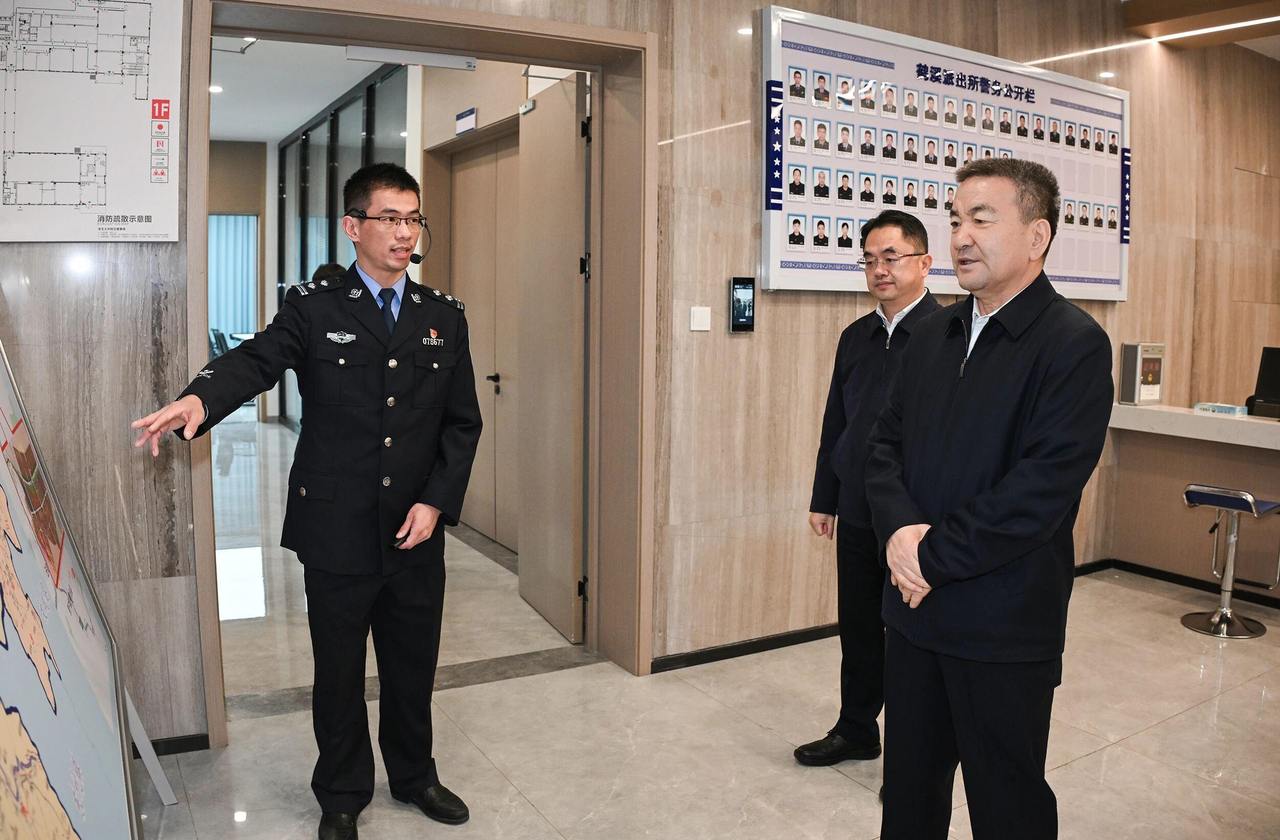 王成國(guó)在麗水宣講黨的二十屆四中全會(huì)精神并調(diào)研