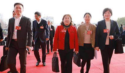 省十四屆人大三次會議開幕 代表們步入會場